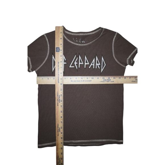 Def Leppard Band Tee Brown Graphic Rock T-Shirt by Goodie Two Sleeves Women’s XS - Picture 4 of 6